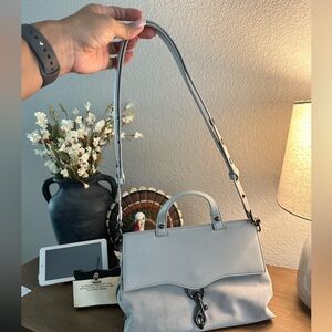 Crossbody adjustable bag.